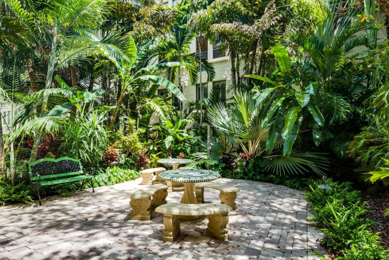 Tropicals Of Palm Beach Exterior photo